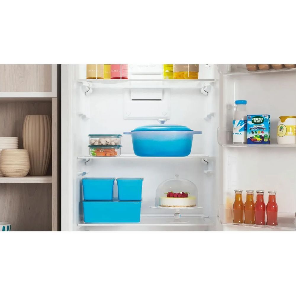 Холодильник с нижней морозильной камерой Indesit ITR 4200 W
